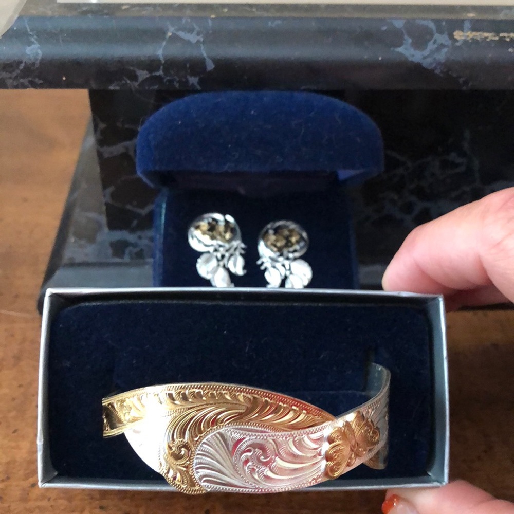 Gold plated silver distinct bracelet earring set